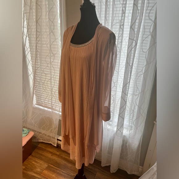 R&M richards mother of the bride dress and shawl size 18 - Picture 2 of 4